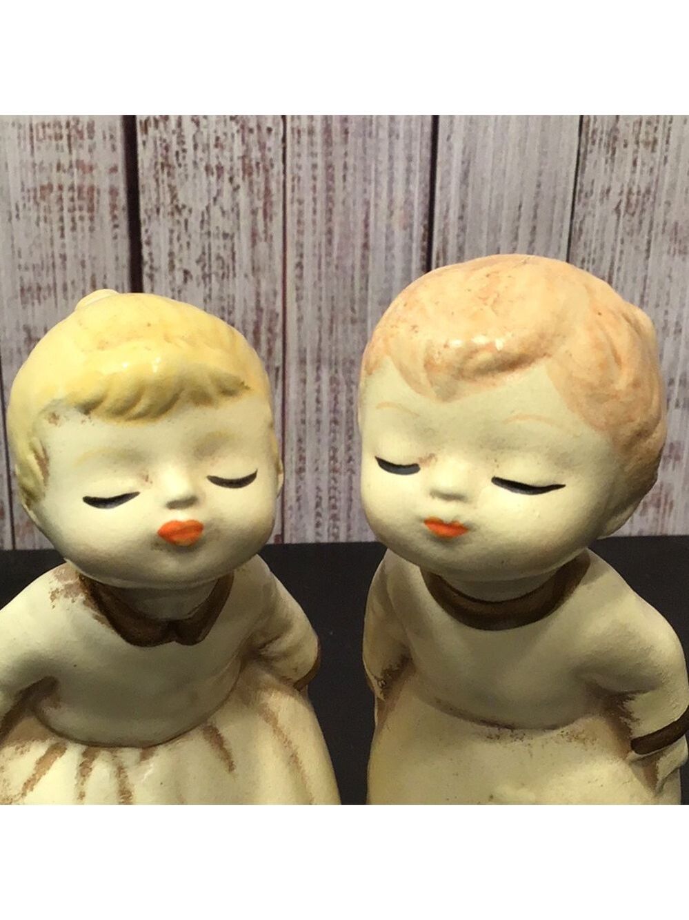 Vintage Chalkware kissing angels figurine set - Picture 5 of 7